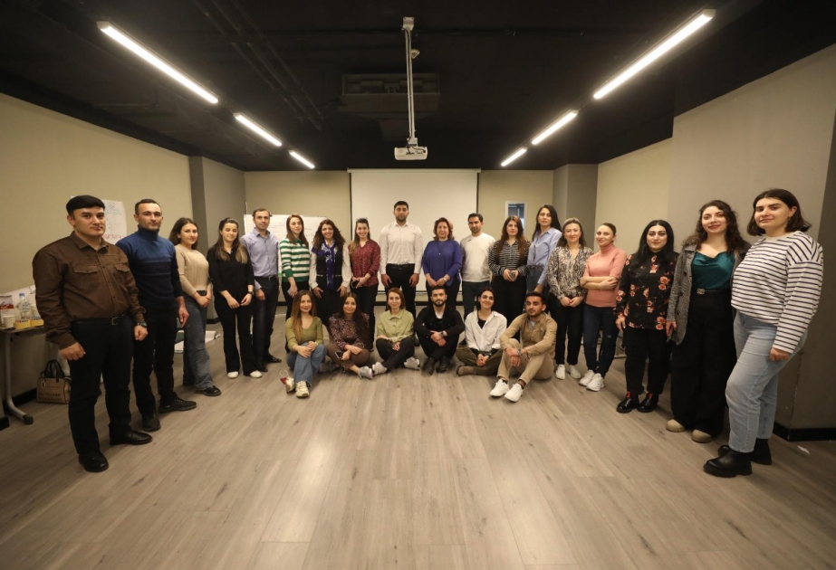 Gənc müəllimlər üçün keçirilən “Təlimçilər üçün təlim” proqramının birinci mərhələsi yekunlaşıb