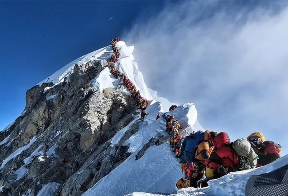 Everest zirvəsinə qalxanlar GPS izləyicisi daşımalıdır
