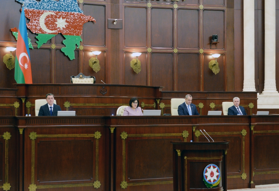 Milli Məclisin iclasında Nazirlər Kabinetinin hesabatı dinlənilib