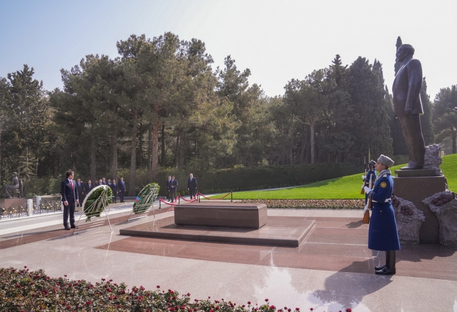 Georgian Prime Minister Irakli Kobakhidze visits tomb of Great Leader Heydar Aliyev