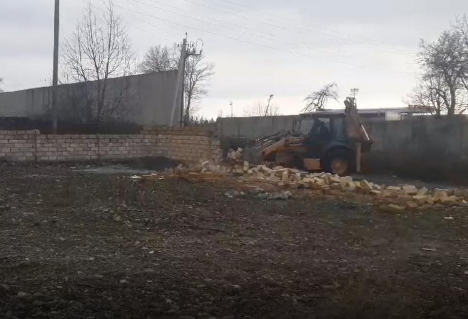 FHN: Qəbələ şəhərində aparılan qanunsuz tikili sökülüb VİDEO