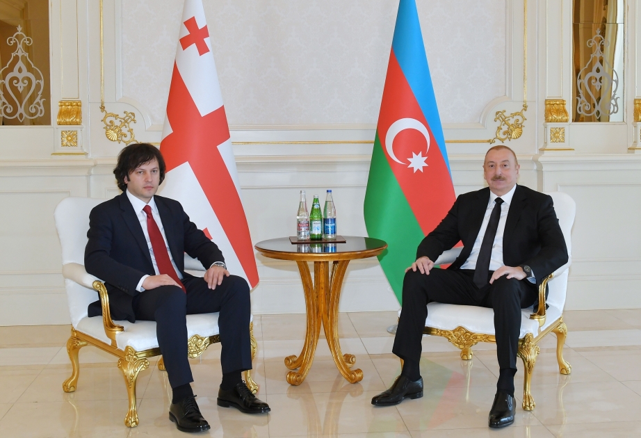 Präsident Ilham Aliyev und georgischer Premierminister Irakli Kobakhidze treffen sich zu Vier-Augen-Gespräch VIDEO