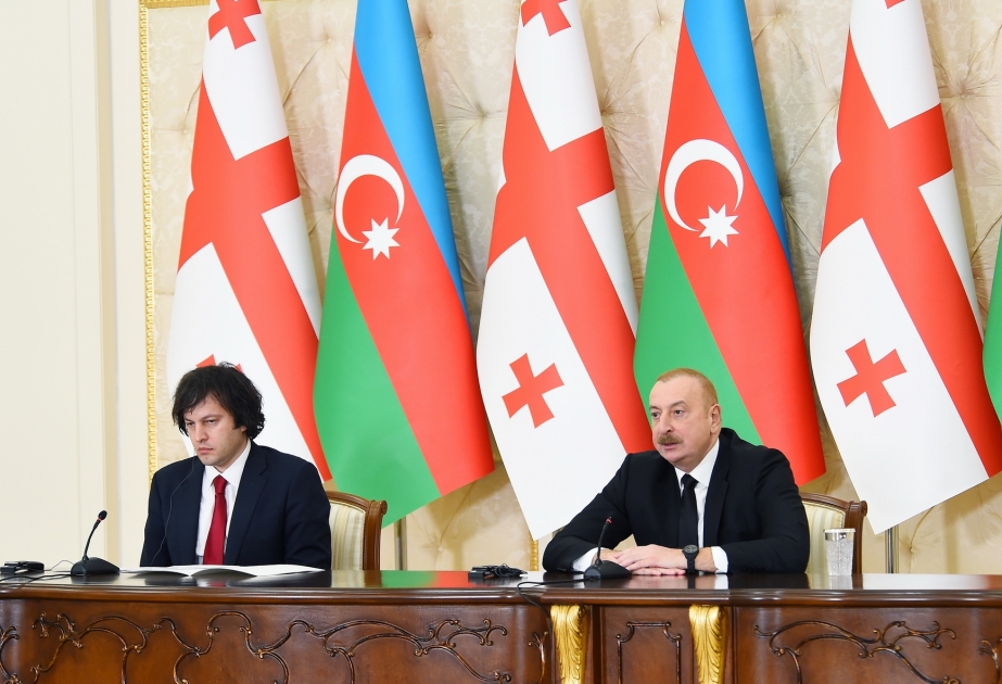 Президент: Функционирование железной дороги Баку-Тбилиси-Карс будет привлекательным для многих стран
