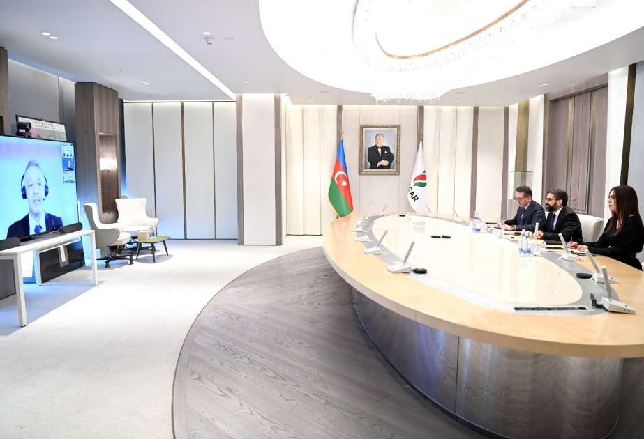 El Presidente de SOCAR se reúne con representantes del Foro Económico Mundial