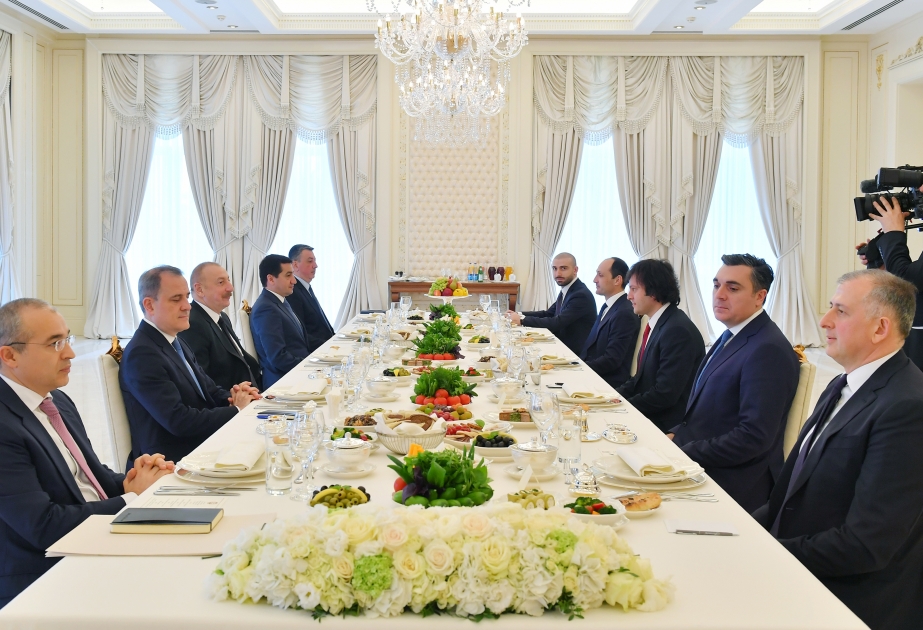 Le président azerbaïdjanais et le Premier ministre géorgien se réunissent en format élargi  MIS A JOUR VIDEO