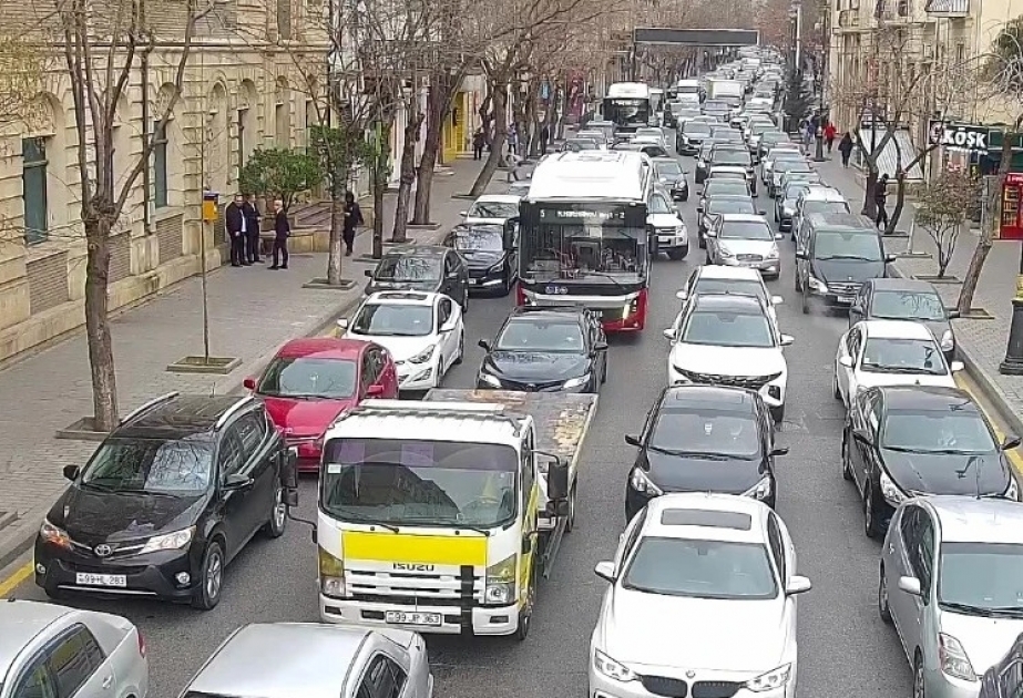 Bakının bir sıra yollarında sıxlıq yaranıb -  SİYAHI