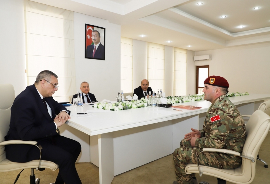 Səfərbərlik və Hərbi Xidmətə Çağırış üzrə Dövlət Xidmətinin rəisi vətəndaşların problemlərini dinləyib