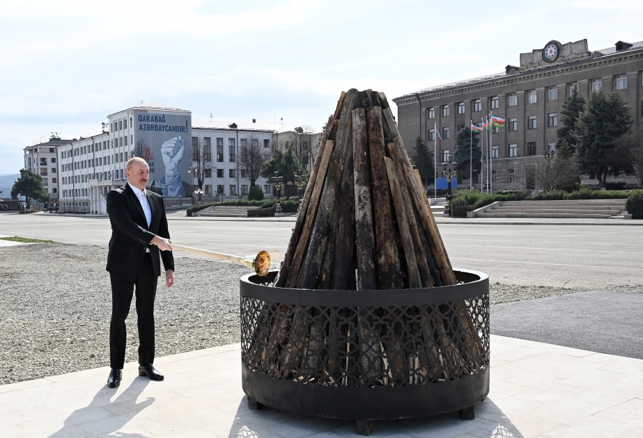 伊利哈姆·阿利耶夫总统在汉肯德市点燃诺鲁孜节篝火