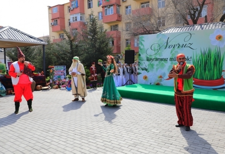 Празднование Новруза в благоустроенных кварталах столицы