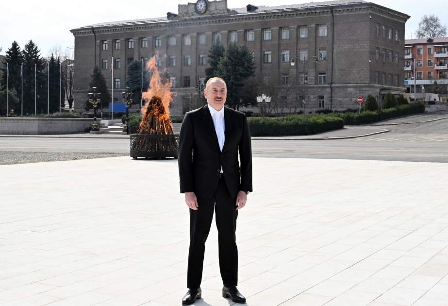 Le président Ilham Aliyev : La place centrale de Khankendi a été nommée Place de la Victoire VIDEO