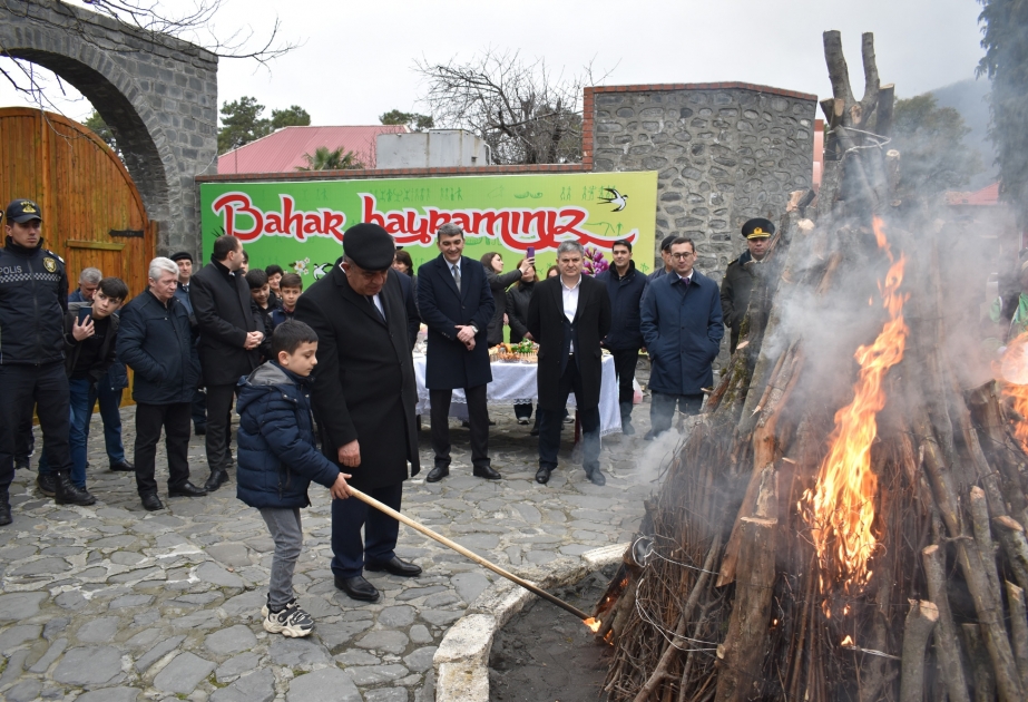 Şəhid övladı Novruz tonqalını alovlandırdı