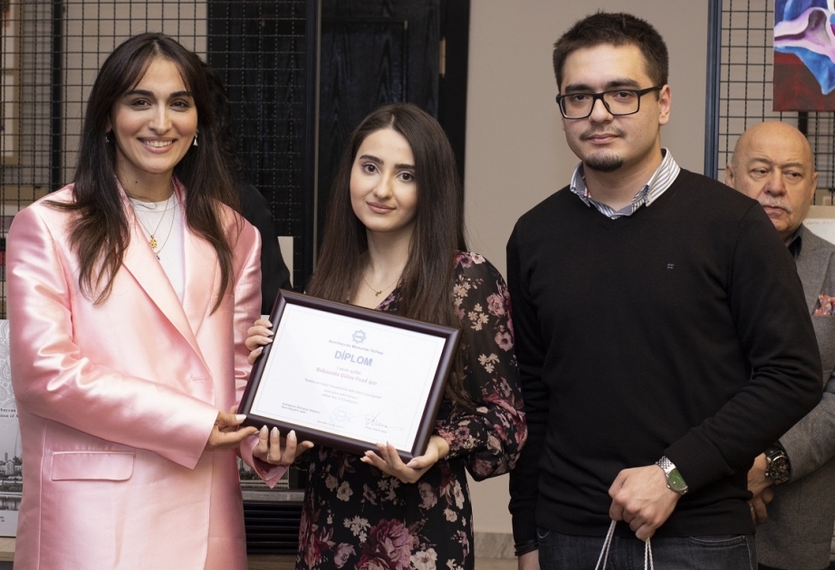 Beynəlxalq müsabiqədə qalib gələn tələbələrə diplomlar təqdim edilib