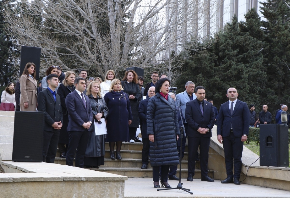 “Novruz gəlir, yaz gəlir” – AzMİU kollektivi İlaxır çərşənbədə tonqal ətrafında bir araya gəldi