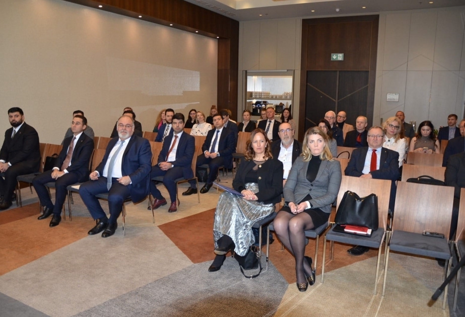 Se celebró en Budapest el foro empresarial titulado "Emprender Negocios en Azerbaiyán"