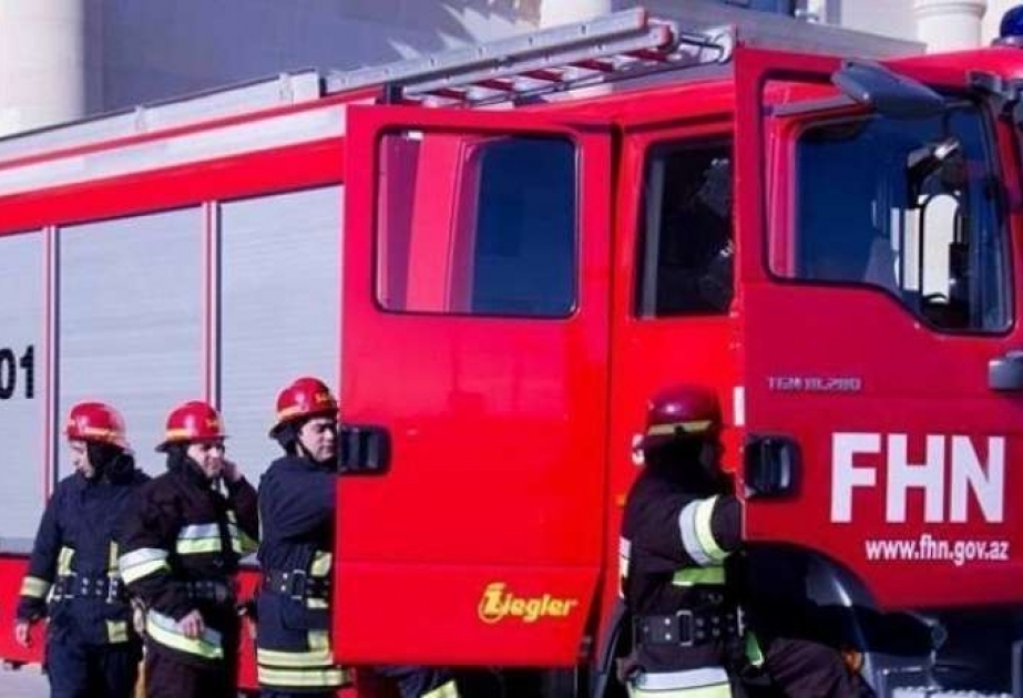 Çoxmərtəbəli binada baş verən yanğın qısa müddətdə söndürülüb