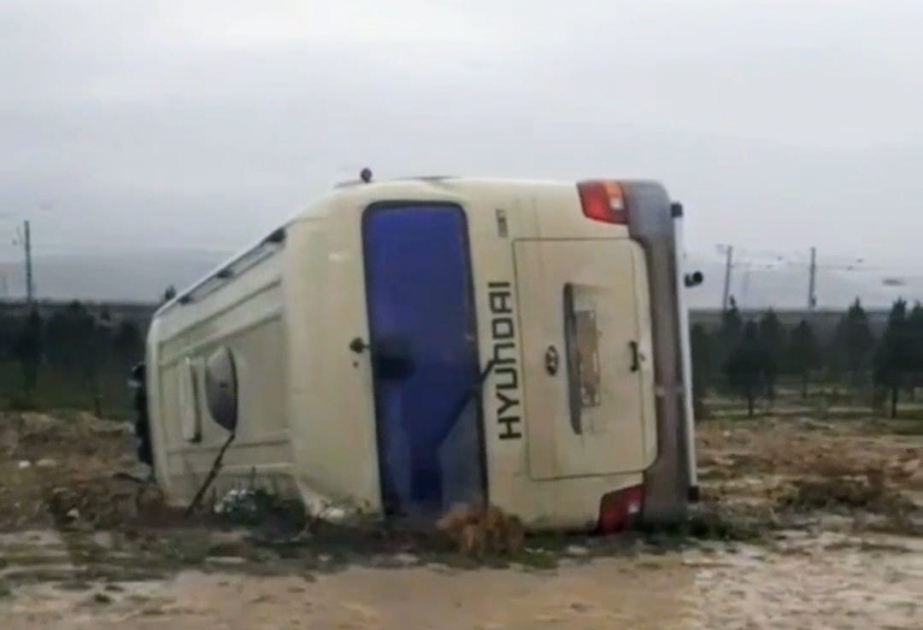 Şabrandan Bakıya gedən sərnişin avtobusu aşıb
