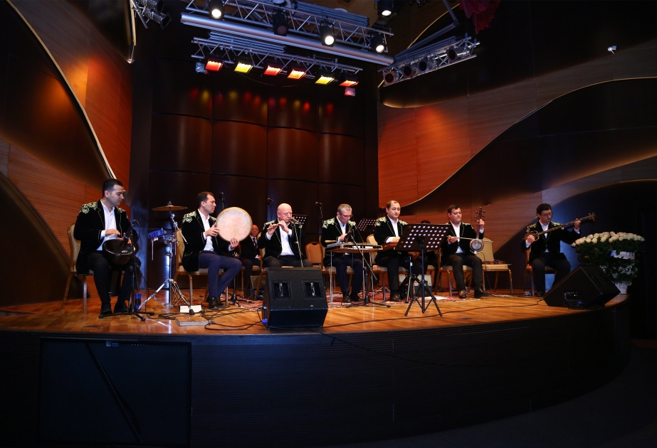 Azərbaycan və Özbəkistan muğam ifaçılarının konserti tamaşaçılara xoş anlar yaşadıb