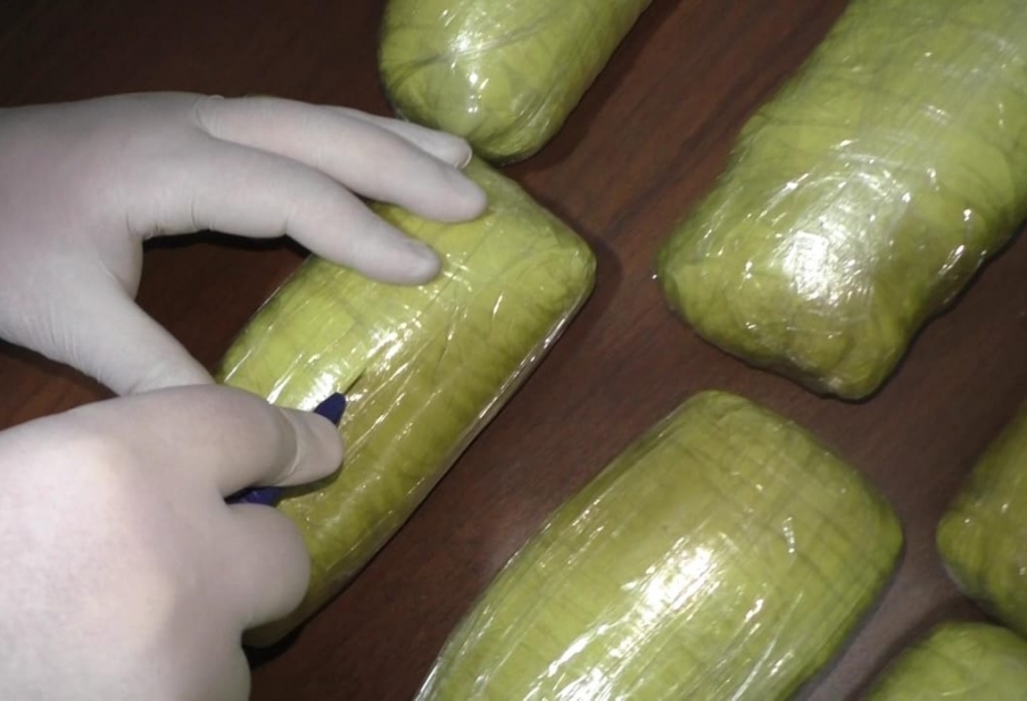 Şirvanda saxlanılan narkokuryerdən 7 kiloqram heroin götürülüb