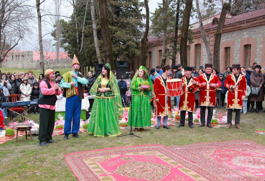 Şəkidə bayram tonqalı qalanıb