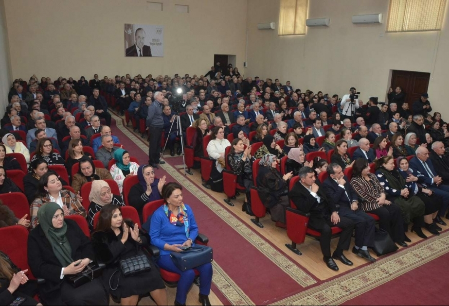 Kitab tanınmış həkimə həsr olunub