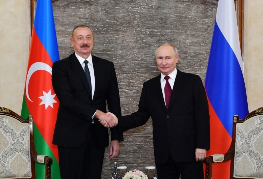 Präient Ilham Aliyev telefoniert mit seinem russischen Kollegen