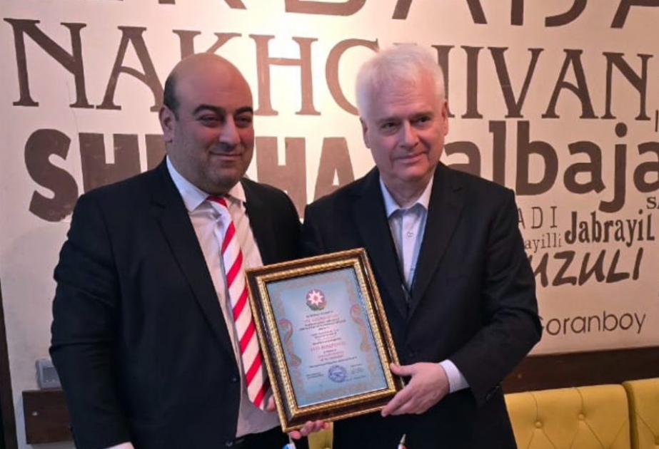 ® Xorvatiyanın sabiq Prezidenti İvo Yosipoviç “Azərbaycanım” beynəlxalq jurnalının redaksiyasında jurnalın kollektivi ilə görüş keçirib