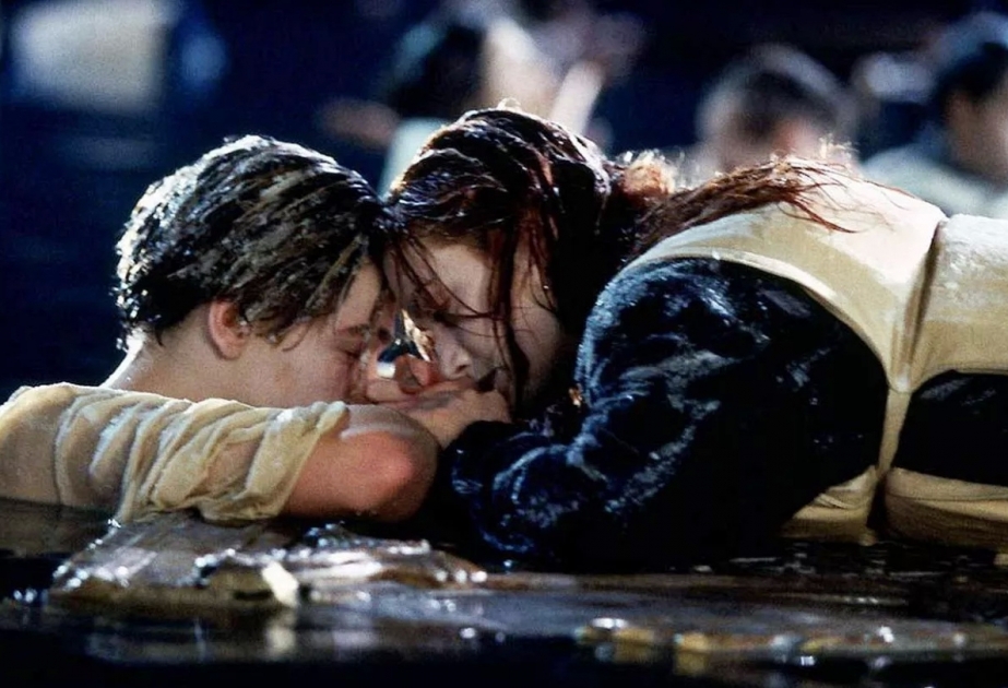 Controversial Titanic floating door prop sells for $718,750