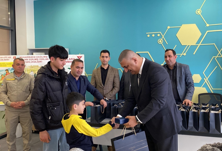 Les 35 familles parties pour Fuzouli arrivent et reçoivent les clés de leurs maisons VIDEO