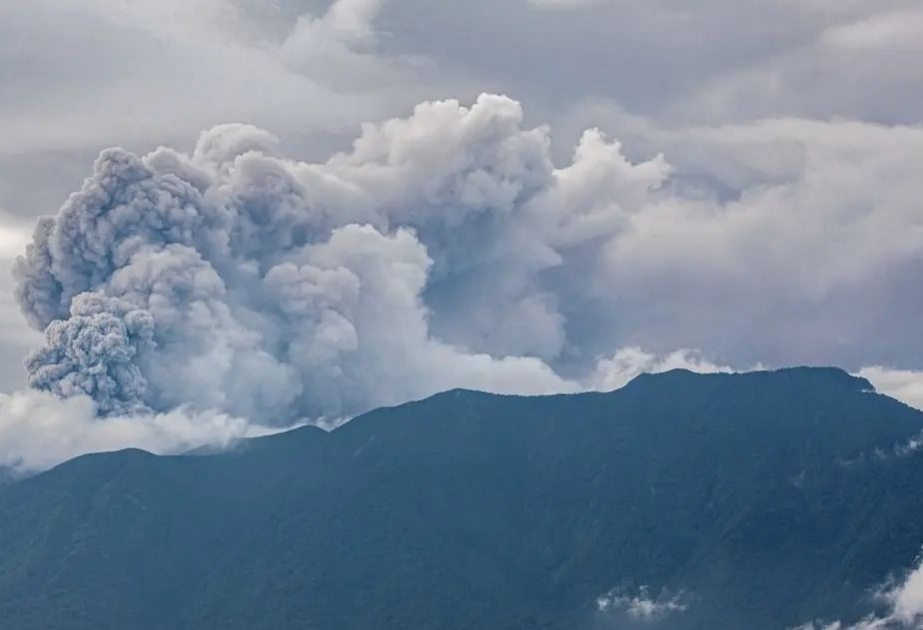 Indonesia's Marapi volcano erupts
