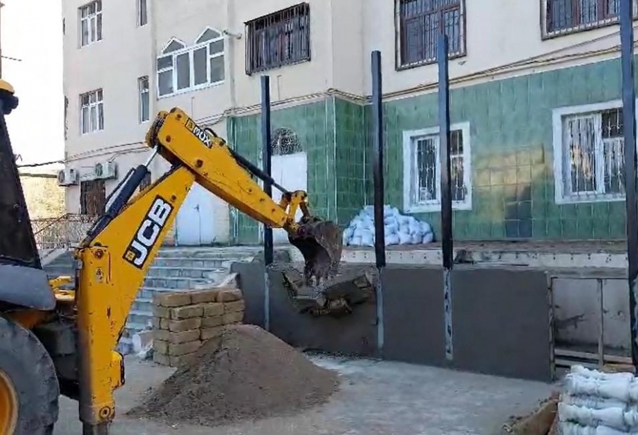 Fövqəladə Hallar Nazirliyi tərəfindən daha bir qanunsuz tikili sökülüb VİDEO