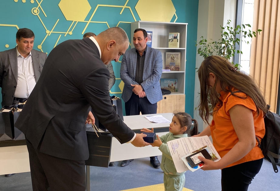 Les 35 familles parties pour Fuzouli arrivent et reçoivent les clés de leurs maisons VIDEO