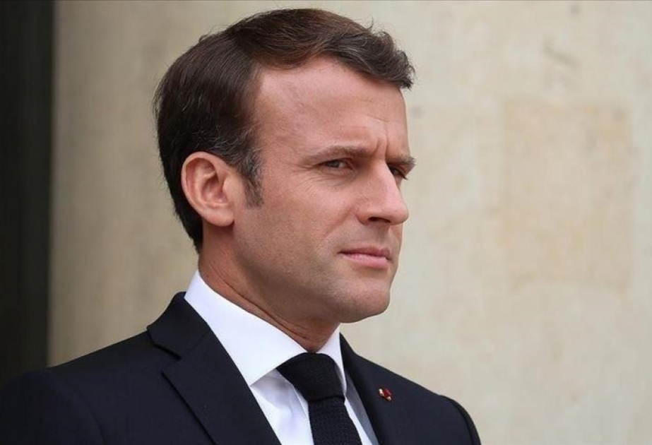France: Un siège en classe affaire pour transporter deux costumes de Macron, pour un prix approximatif de 4 000 euros