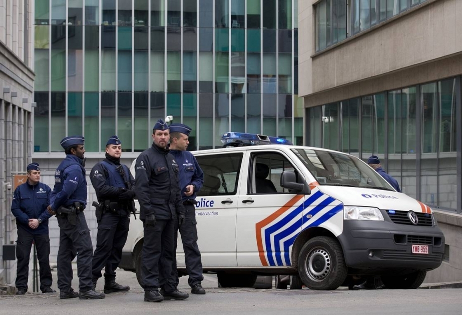 Several people taken hostage in Dutch café