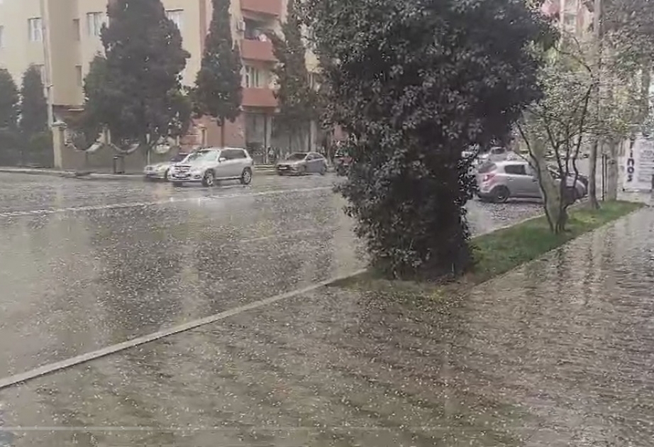 Gəncəyə dolu düşüb