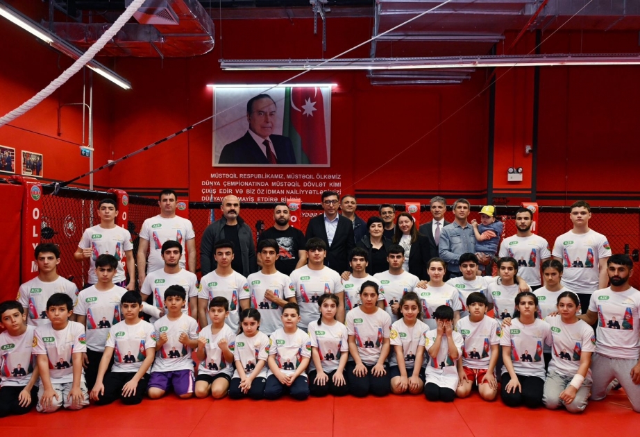 Fərid Qayıbov "Olimpiya" klubunun üzvləri ilə görüşüb