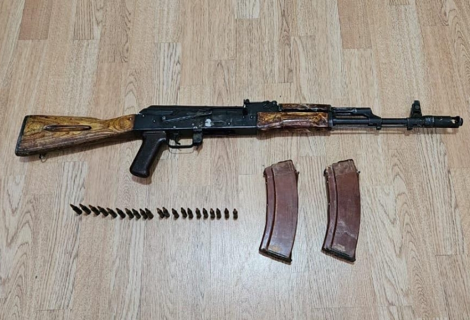 Saatlı sakini atasından qalan avtomatı könüllü polisə təhvil verib