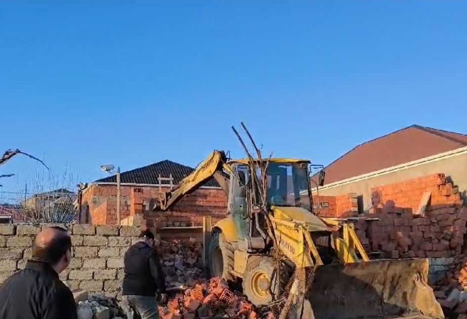 FHN: Binəqədi rayonunda qanunsuz tikili sökülüb VİDEO