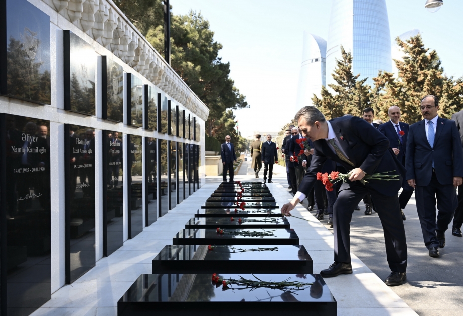 Chairman of Turkish Defense Industry Committee visits Alley of Martyrs and Turkish Martyrdom monument