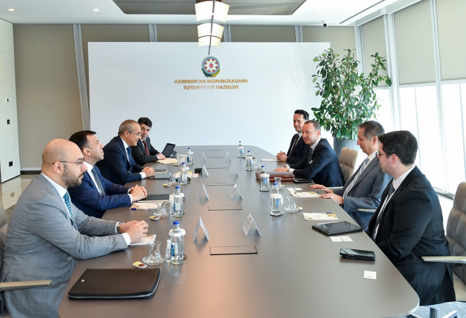 Se discute la realización de proyectos de inversión en Azerbaiyán con holdings turcos