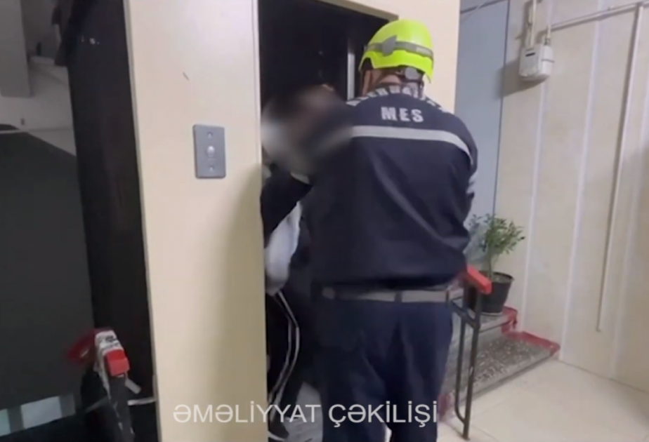 FHN: Bakıda liftdə köməksiz vəziyyətdə qalan vətəndaş xilas edilib VİDEO