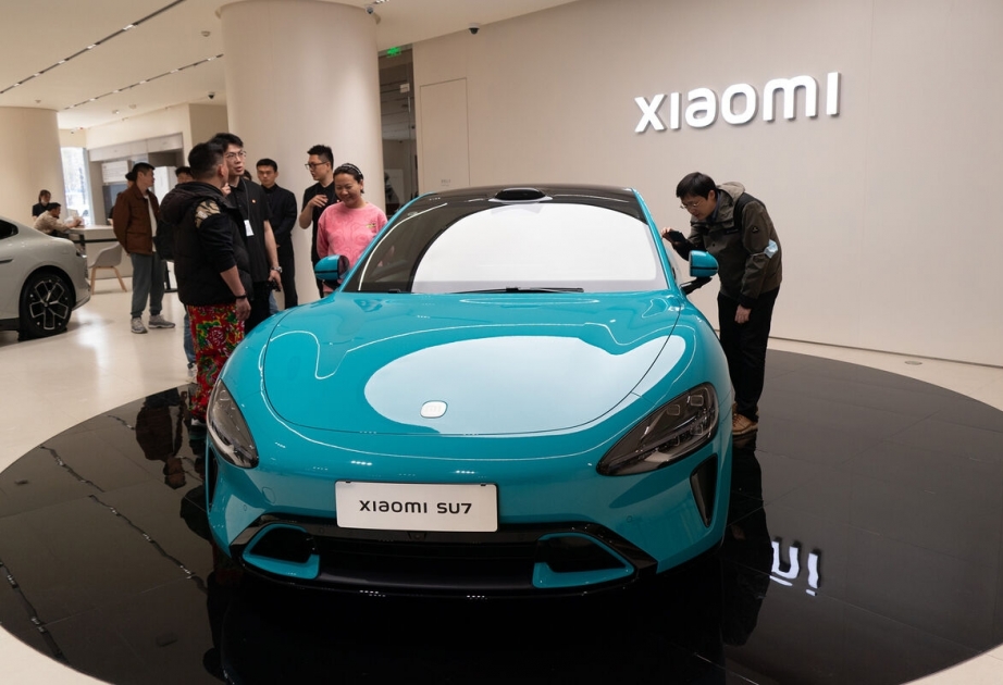Акции Xiaomi подскочили после выпуска компанией своего первого электромобиля