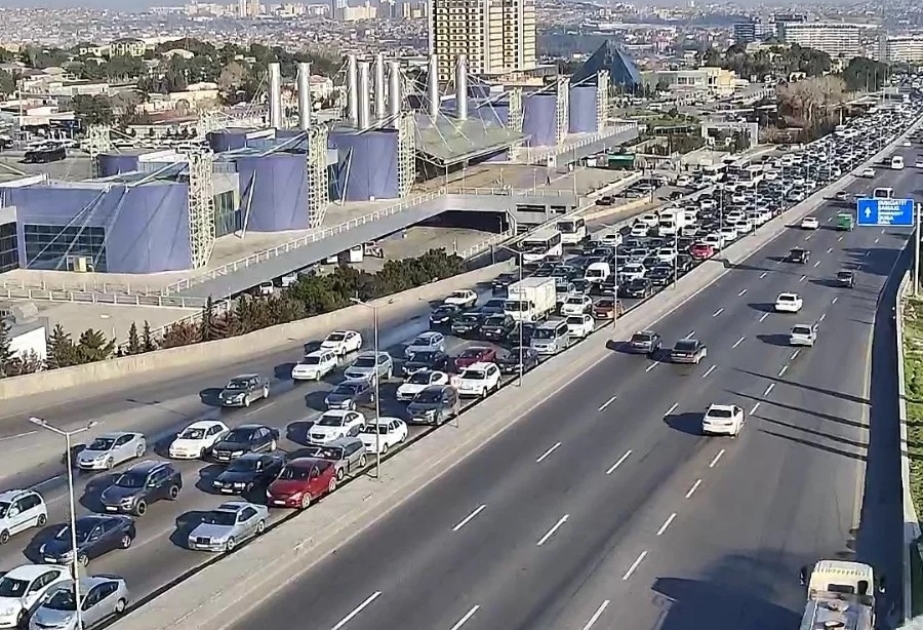 Bakının bir sıra yollarında sıxlıq müşahidə olunur - SİYAHI