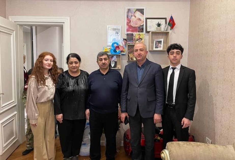UNEC-in kollektivi Aprel şəhidi Tural Dadaşovun ailəsini ziyarət edib