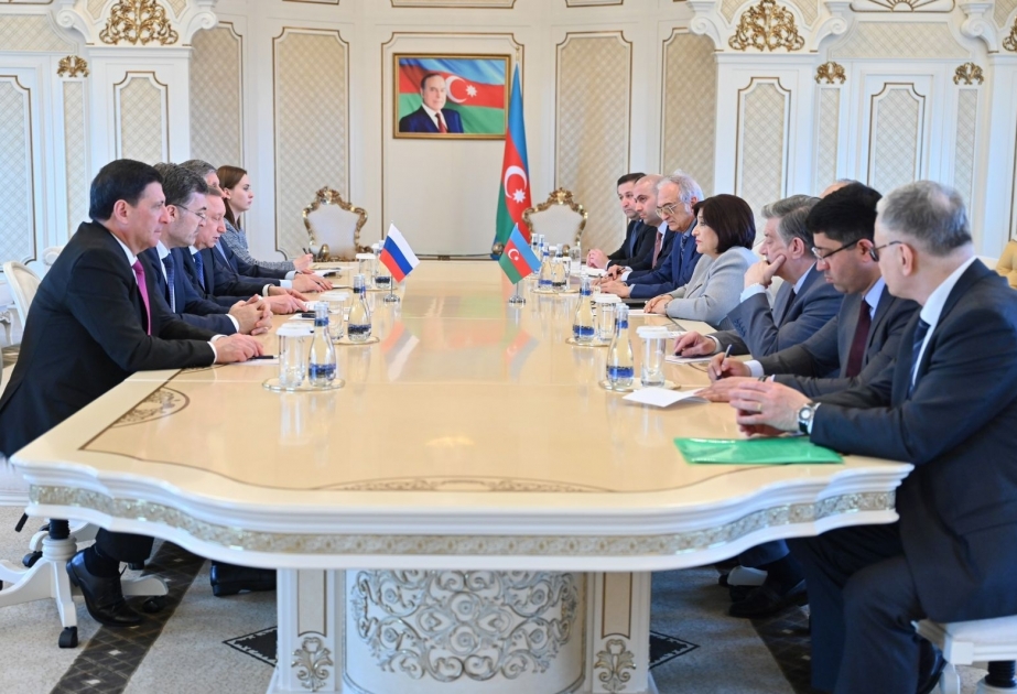 Aserbaidschanische Parlamentssprecherin trifft sich mit Gouverneur von St. Petersburg