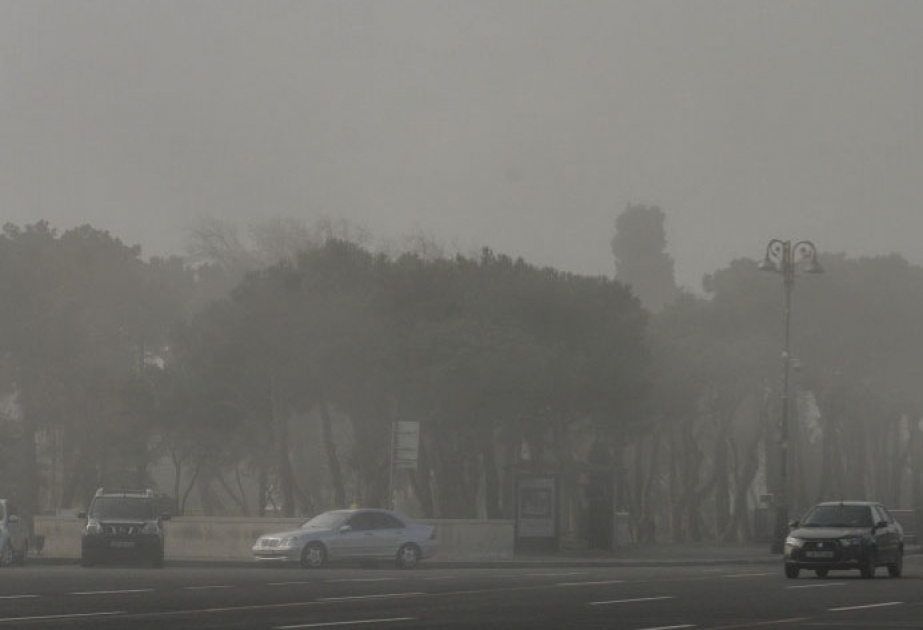 La brume de poussière est observée à Bakou