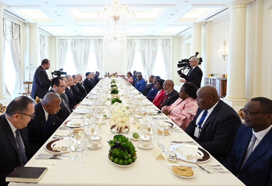 Bakou : un déjeuner officiel a été offert en l’honneur du président congolais VIDEO