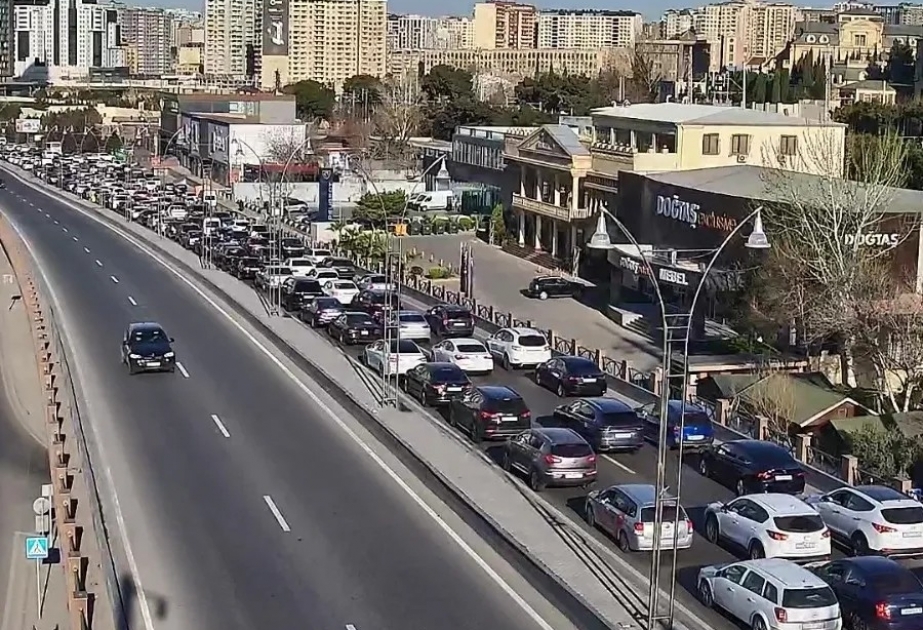 Bakının bir sıra yollarında sıxlıq müşahidə olunur - SİYAHI