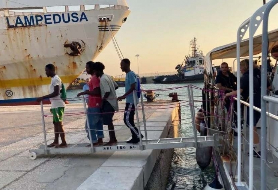 Over 330 migrants land on Lampedusa overnight
