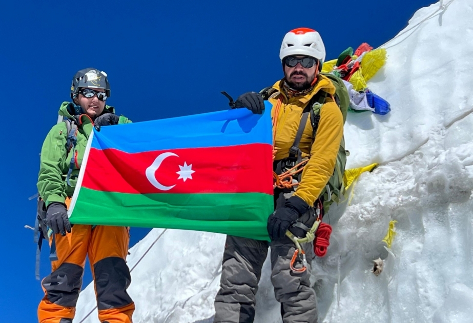 Сотрудница МЧС покорила Гималайский горный хребет
