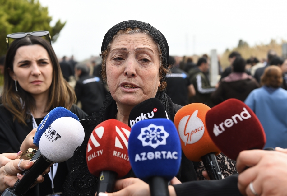 Xocalı şəhidinin bacısı: 32 illik ayrılığa son qoyuldu, biz qardaşımıza və gəlinimizə qovuşduq